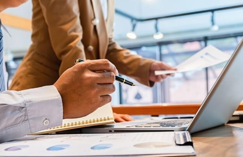 by360 madrid consultores financieros analisis informes laptop oficina